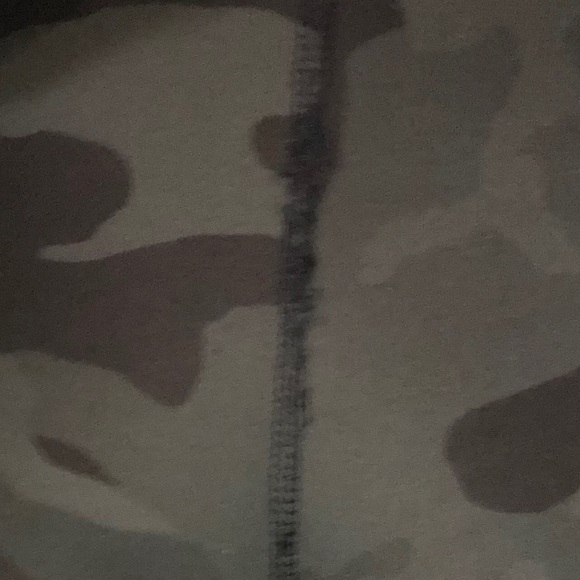 Lululemon Camo Align Pant II 25" - Sz 2 - Picture 4 of 7